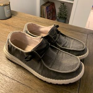 HEY DUDES!! Womens Hey Dudes Size 9